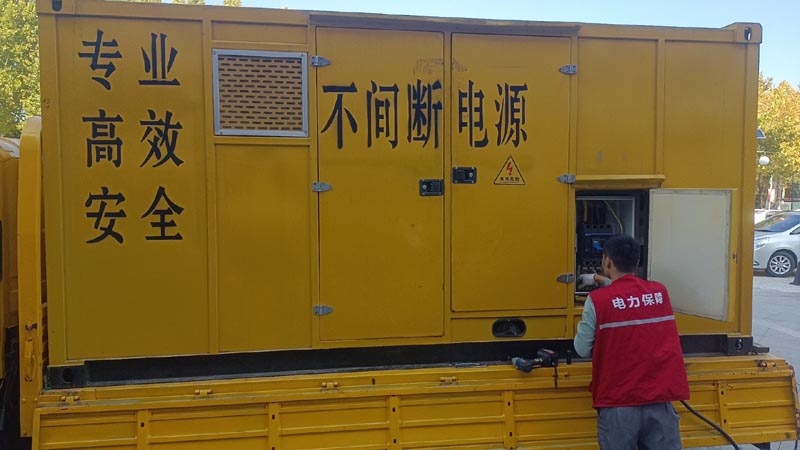 南木林柴油发电机组和UPS电源配合使用时，如何避免切换过程中的电力中断？
